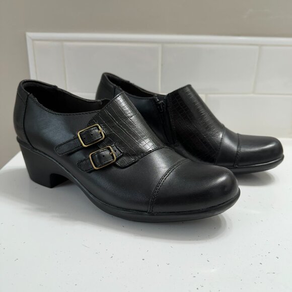 Clarks Women's Shoes 8 Black Croc Leather Buckle Ankle Boots Clog Heel Booties - Picture 2 of 9
